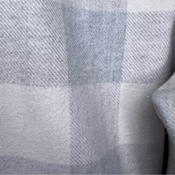 ROOTS Plaid Flannel Cream & Grey Button-Up Shirt Size Medium - Picture 7 of 12